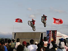 空飛ぶバイク!(ホンダバイクトライアル)