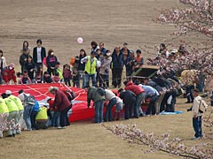 広げます！（パイオニア熱気球教室）