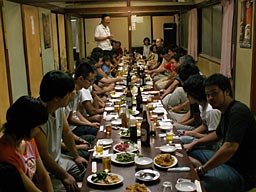 たくさんのバルーニストが集まった壮行会。先輩パイロットからの激励の一言