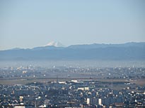 上空からは遠く富士山も・・・photo by TOMY