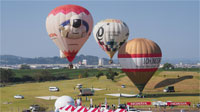 初日朝、会場では3機のオフシャルバルーンが!