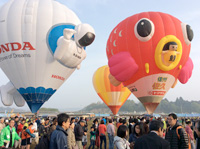 開会式のイベント広場3機の気球